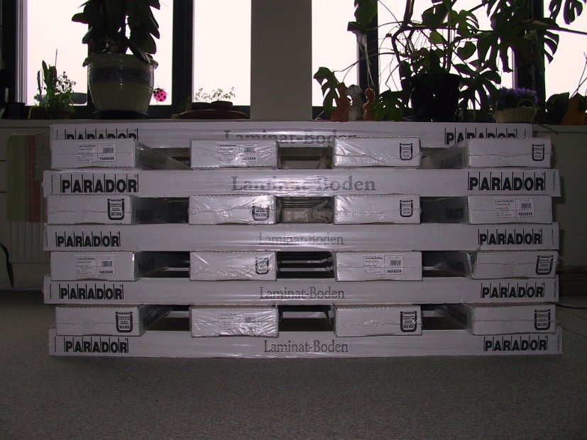 2002 04 11 Laminatfussboden gestapelt 03