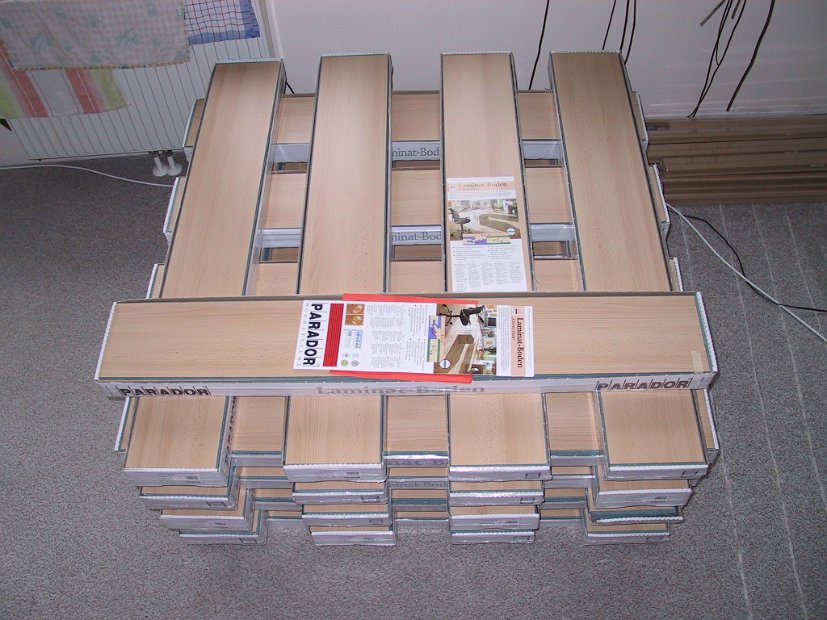 2002 04 11 Laminatfussboden gestapelt 05