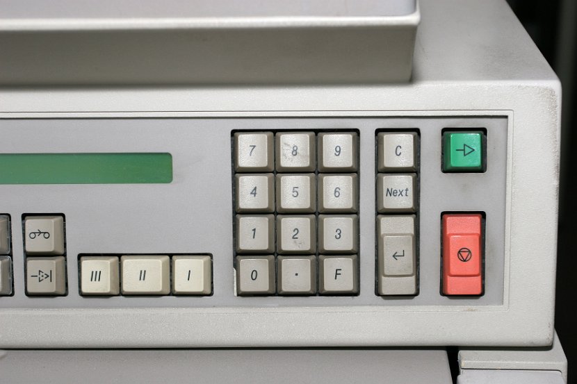 AZV44e