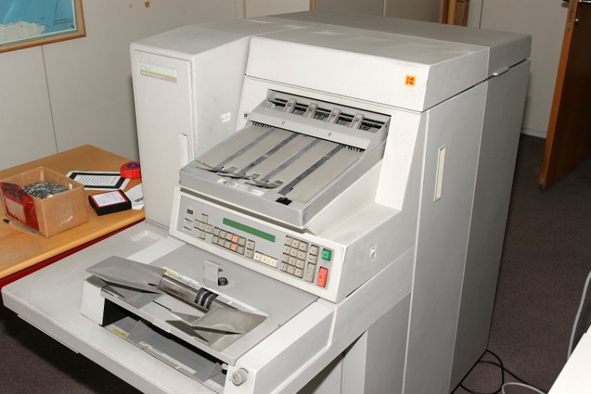 AZV44g